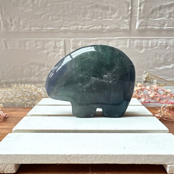 Gorgeous Fluorite Bear Carving - Picture 2 of 8